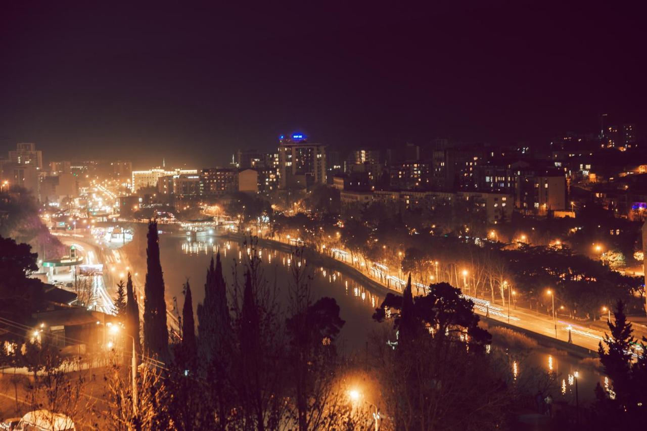 Appartamento Modern Avlabari In Old Town Tbilisi Esterno foto